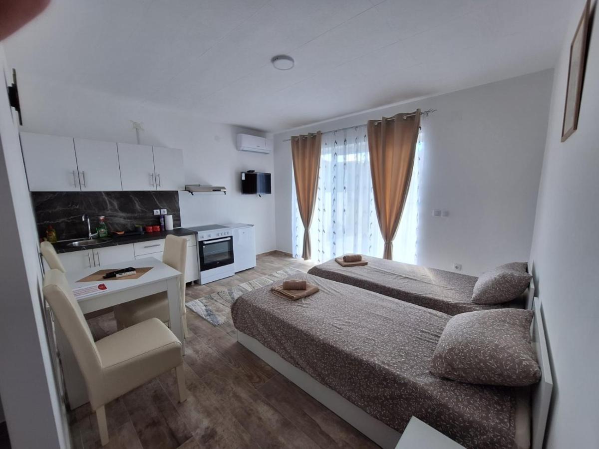 Apartmani Koki คลาโดโว ภายนอก รูปภาพ