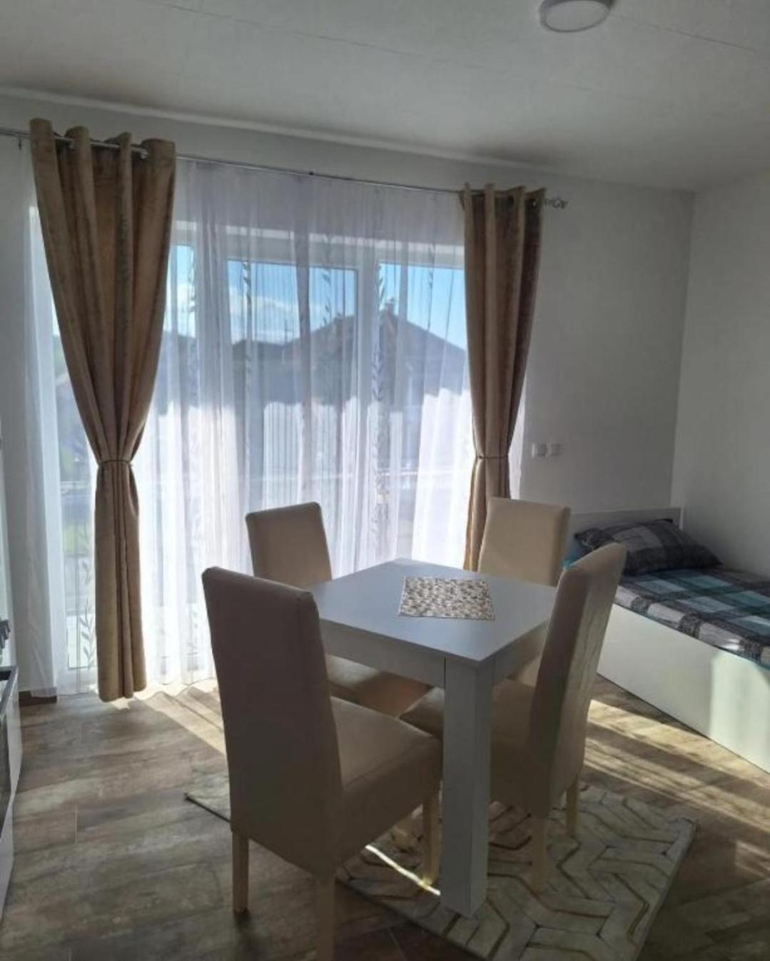 Apartmani Koki คลาโดโว ภายนอก รูปภาพ