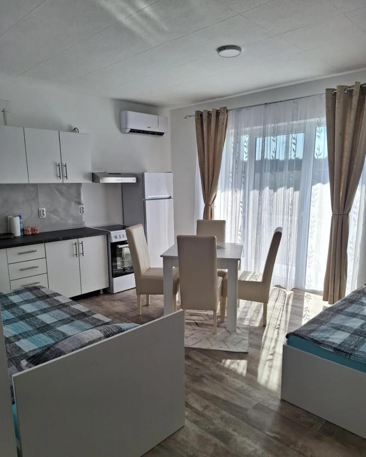 Apartmani Koki คลาโดโว ภายนอก รูปภาพ